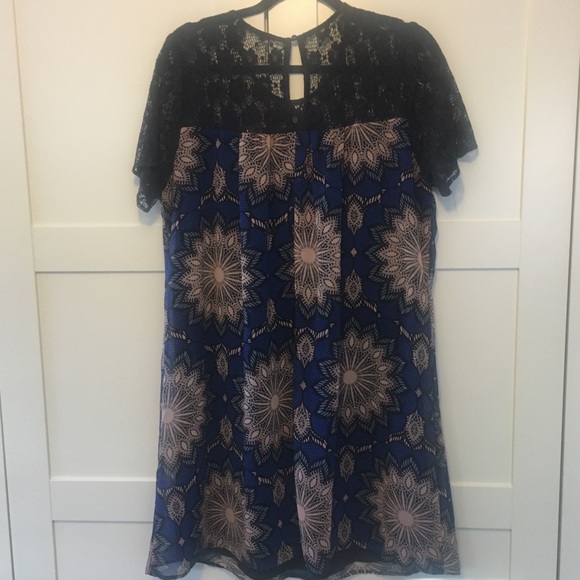 Dresses & Skirts - Boho Floral and Lace Dress Size 2XL